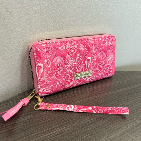Simply Southern Seashell Starfish Pink and White Quilted Wallet Wristlet - Picture 4 of 9